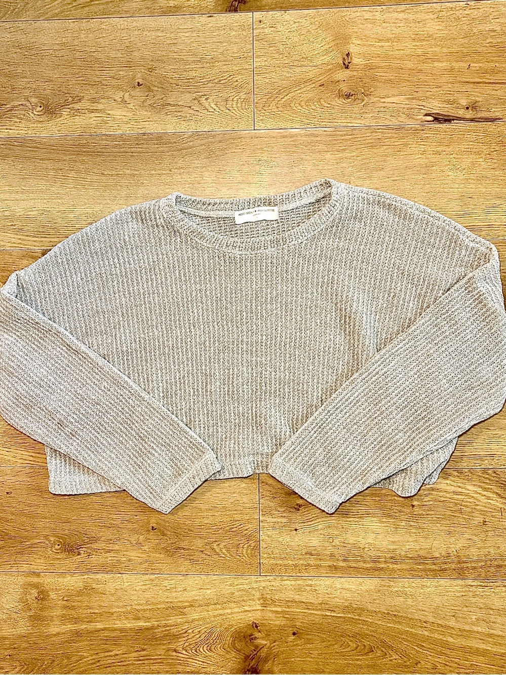 URBAN OUTFITTERS SIZE SMALL WOMEN’S Light Grey Cropped Sweater 🤍